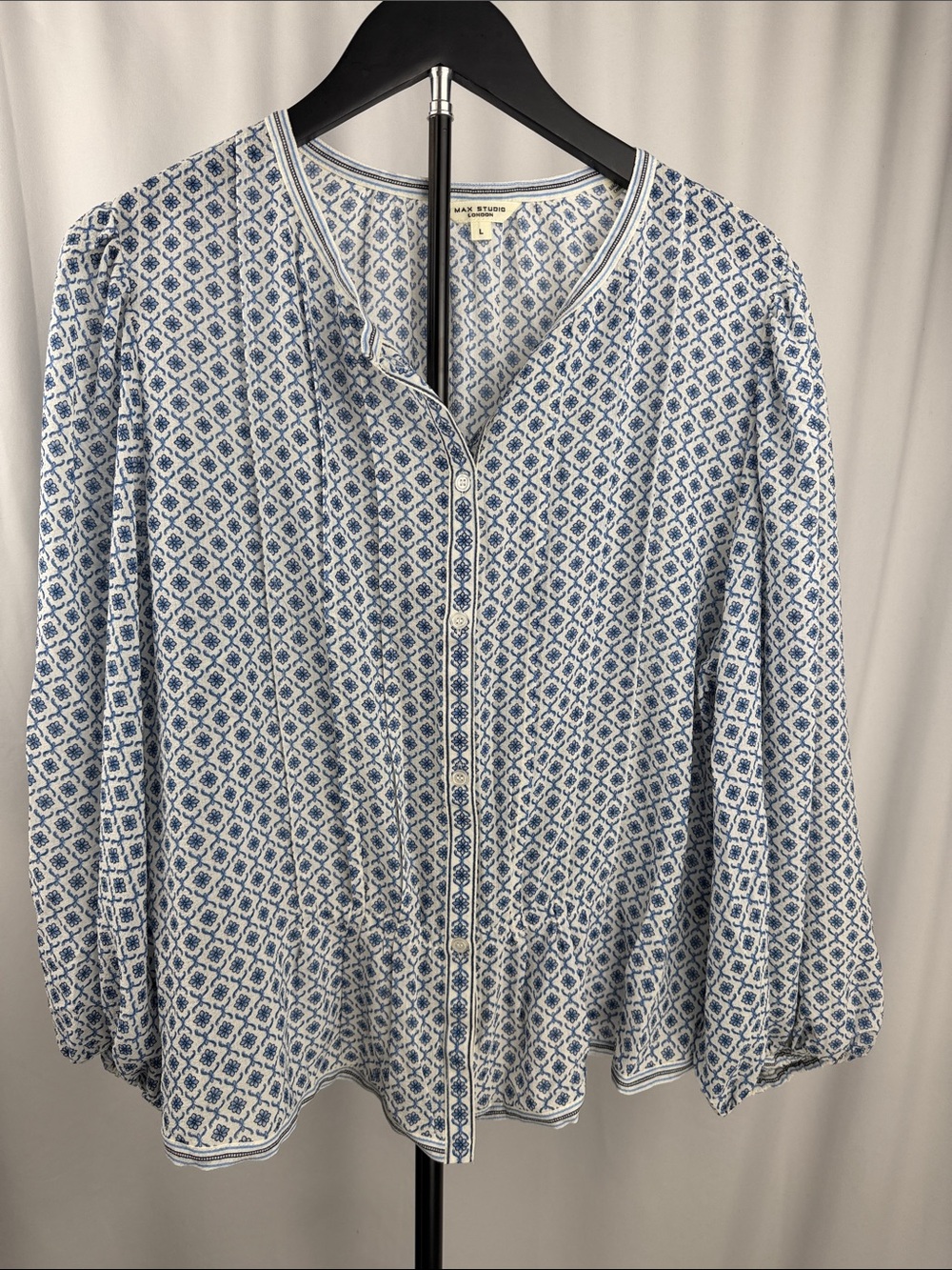 Max Studio London Blue & Ivory Floral Print Blouse – Size Large NWOT